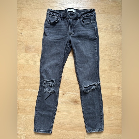 Abercrombie & Fitch Super Skinny Ankle Mid Rise gray ripped jeans Size 4s 27 - Picture 1 of 6
